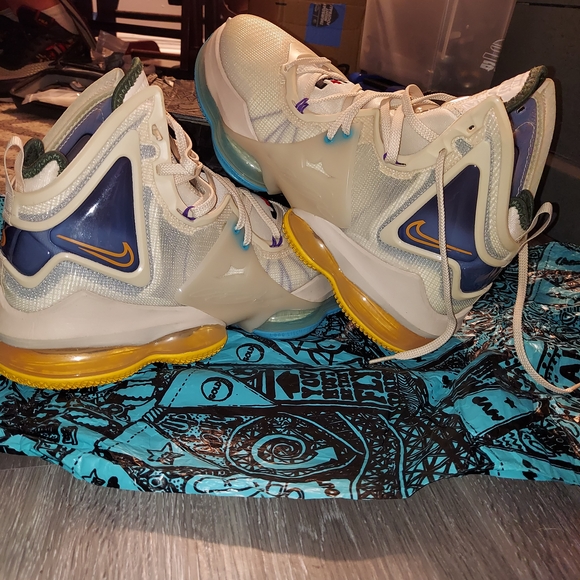 LEBRON 19 MINNEAPOLIS LAKERS - Picture 1 of 4